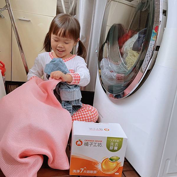 橘子工坊洗衣膠囊使用方法簡單，小孩在都可以輕鬆洗