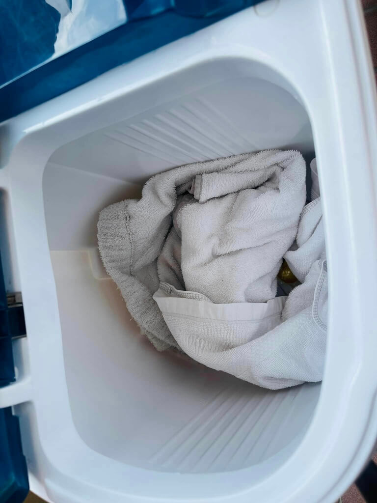 直立式洗衣機也一樣要先放入橘子工坊洗衣膠囊再放衣服